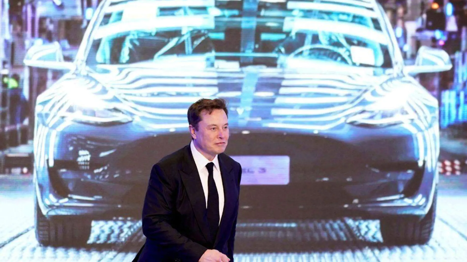 Elon Musk dice que no venderá más acciones de Tesla durante unos dos años